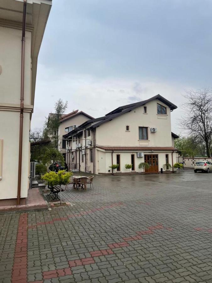 Hotel Parc Tecuci Buitenkant foto