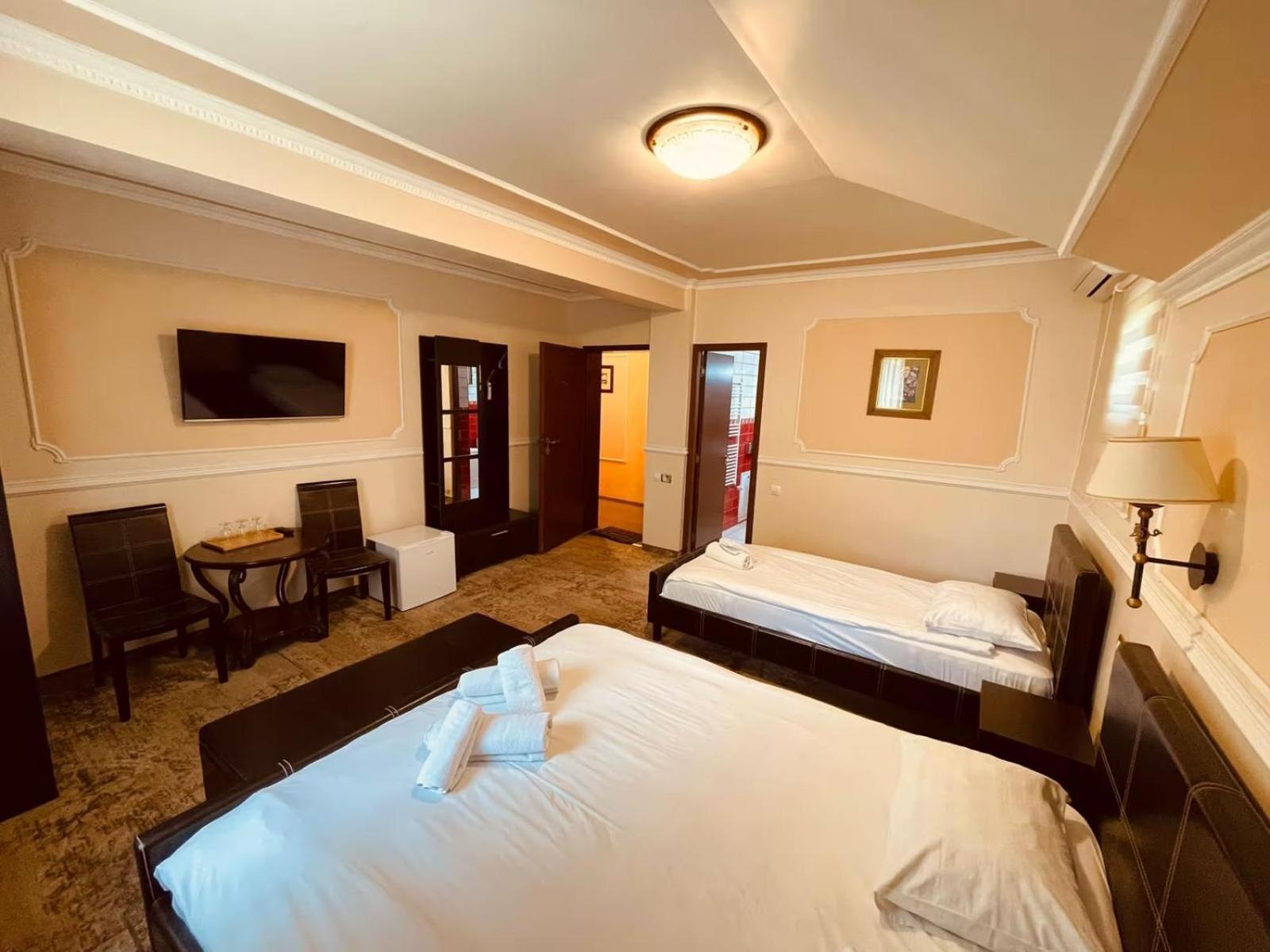 Hotel Parc Tecuci Buitenkant foto