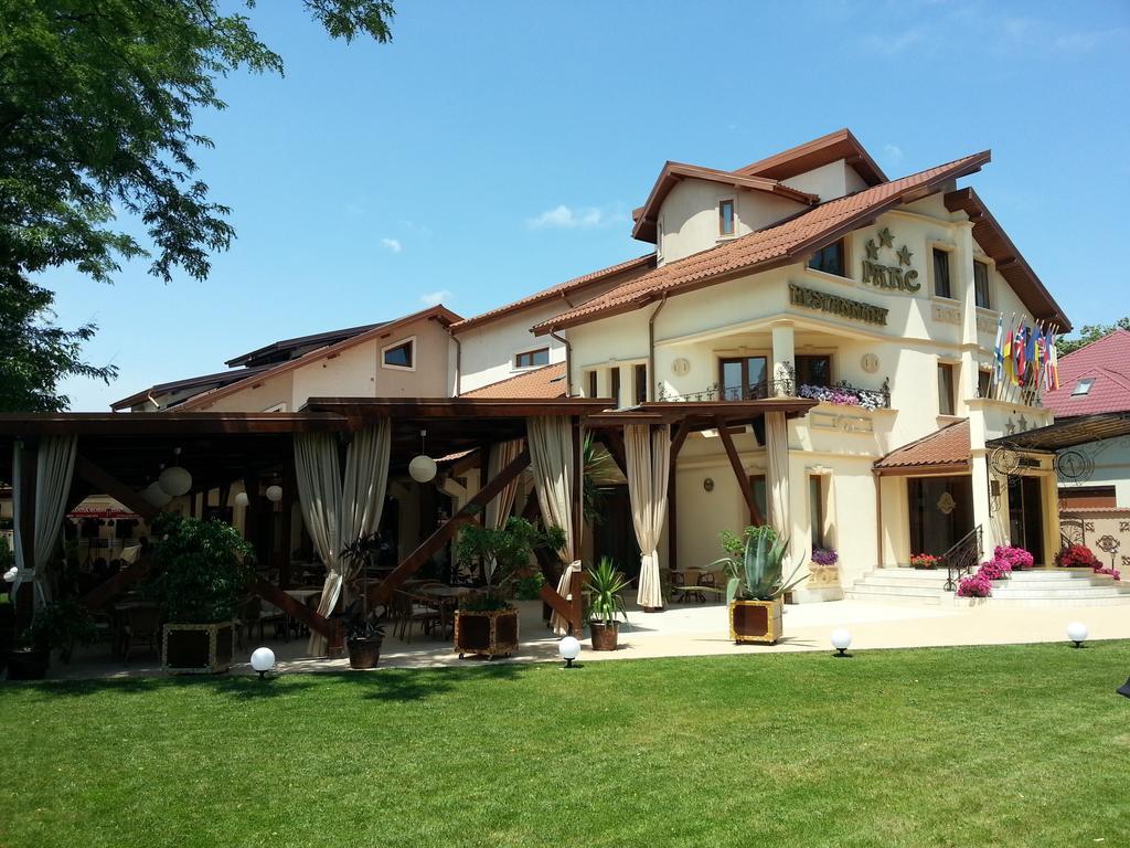 Hotel Parc Tecuci Buitenkant foto